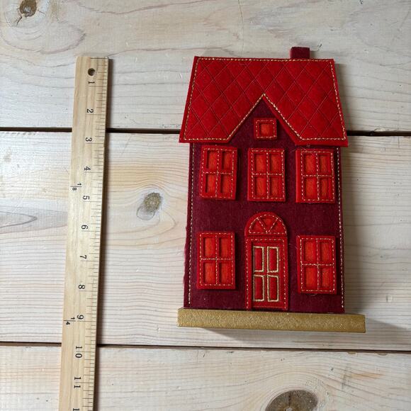 Wondershop NWT Red Felt Fabric Mantle Christmas House - Picture 2 of 5
